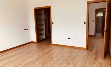 Casa de Venta por Estrenar - Sector Tumbaco - 3 Habitaciones