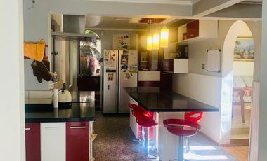 ARRIENDO CASA MUY BIEN UBICADA CERRO LA VIRGEN