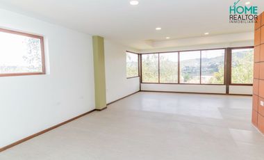 Casa de venta en Urbanización Colinas de Challuabamba – Challuabamba, Cuenca