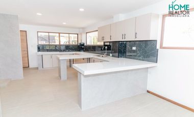 Casa de venta en Urbanización Colinas de Challuabamba – Challuabamba, Cuenca