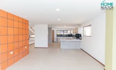 Casa de venta en Urbanización Colinas de Challuabamba – Challuabamba, Cuenca