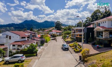 Casa de venta en Urbanización Colinas de Challuabamba – Challuabamba, Cuenca