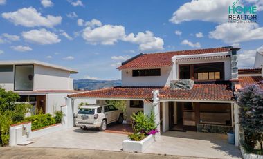 Casa de venta en Urbanización Colinas de Challuabamba – Challuabamba, Cuenca