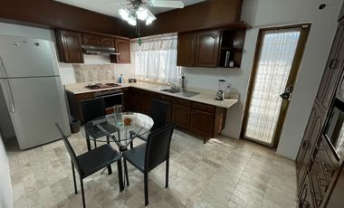 Casa con alberca y bungalow independiente a una cuadra de Plan de Ayala