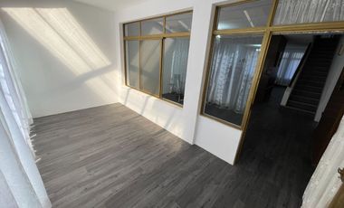 Casa con alberca y bungalow independiente a una cuadra de Plan de Ayala