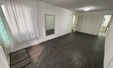 Casa con alberca y bungalow independiente a una cuadra de Plan de Ayala