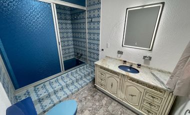 Casa con alberca y bungalow independiente a una cuadra de Plan de Ayala