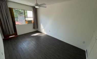 Casa con alberca y bungalow independiente a una cuadra de Plan de Ayala