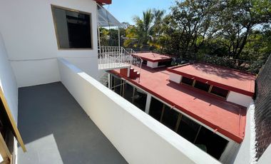 Casa con alberca y bungalow independiente a una cuadra de Plan de Ayala