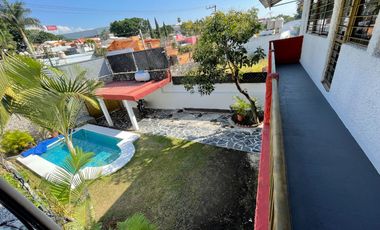 Casa con alberca y bungalow independiente a una cuadra de Plan de Ayala