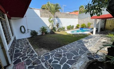 Casa con alberca y bungalow independiente a una cuadra de Plan de Ayala