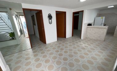 Casa con alberca y bungalow independiente a una cuadra de Plan de Ayala