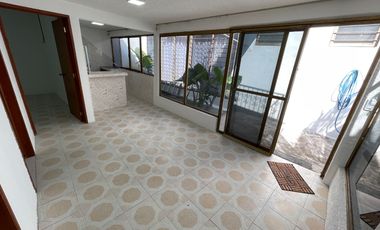 Casa con alberca y bungalow independiente a una cuadra de Plan de Ayala