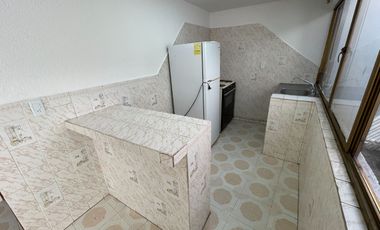 Casa con alberca y bungalow independiente a una cuadra de Plan de Ayala