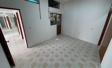 Casa con alberca y bungalow independiente a una cuadra de Plan de Ayala