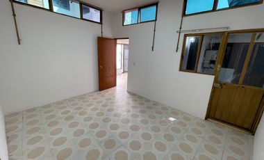 Casa con alberca y bungalow independiente a una cuadra de Plan de Ayala