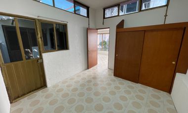 Casa con alberca y bungalow independiente a una cuadra de Plan de Ayala