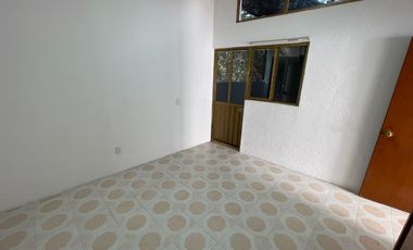 Casa con alberca y bungalow independiente a una cuadra de Plan de Ayala