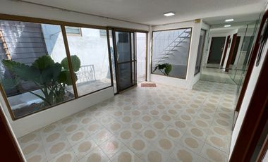 Casa con alberca y bungalow independiente a una cuadra de Plan de Ayala