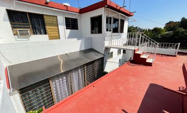 Casa con alberca y bungalow independiente a una cuadra de Plan de Ayala