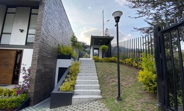 VENTA DE CASA EN CUMBAYA ECUADOR