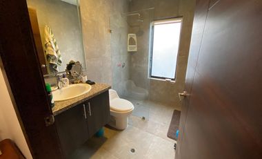 VENTA DE CASA EN CUMBAYA ECUADOR