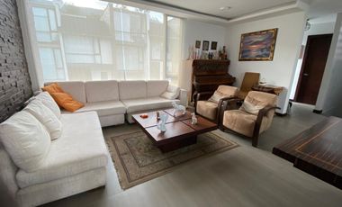 VENTA DE CASA EN CUMBAYA ECUADOR