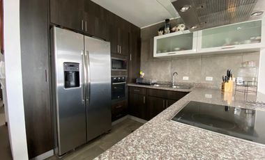 VENTA DE CASA EN CUMBAYA ECUADOR