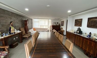 VENTA DE CASA EN CUMBAYA ECUADOR