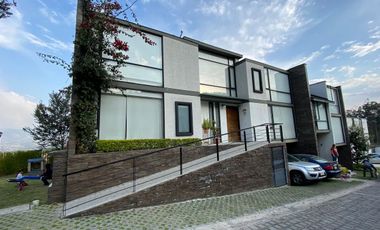 VENTA DE CASA EN CUMBAYA ECUADOR