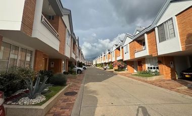 VENDO CASA EN CONJUNTO COLINA CAMPESTRE EN CAÑAVERAL EN FLORIDABLANCA