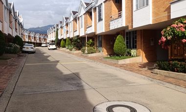 VENDO CASA EN CONJUNTO COLINA CAMPESTRE EN CAÑAVERAL EN FLORIDABLANCA