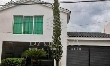 Venta Amplia Casa en Portal de Cumbres