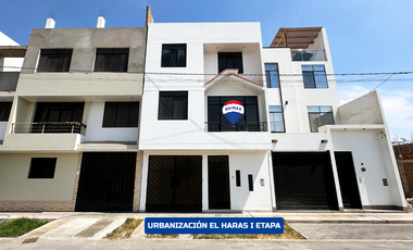 Casa De 03 Pisos En Alquiler - Urb. El Haras I Etapa