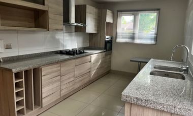 HERMOSA CASA EN LINDEROS BUIN