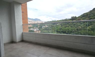 Apartamento de 3 alcobas y estudio en venta. Medellín, Loc Colores