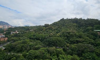 Apartamento de 3 alcobas y estudio en venta. Medellín, Loc Colores