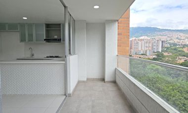 Apartamento de 3 alcobas y estudio en venta. Medellín, Loc Colores
