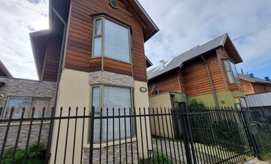 Oportunidad de Venta – Casa de 2 Pisos en Sector Bosque Sur