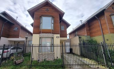 Oportunidad de Venta – Casa de 2 Pisos en Sector Bosque Sur