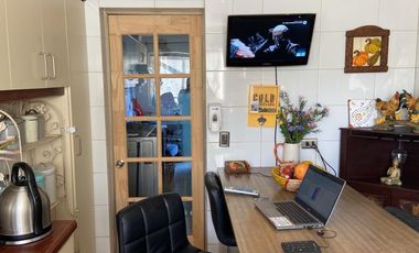 Oportunidad de Venta – Casa de 2 Pisos en Sector Bosque Sur