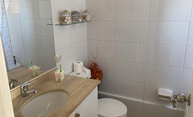 Oportunidad de Venta – Casa de 2 Pisos en Sector Bosque Sur