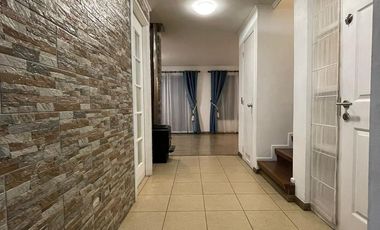 Oportunidad de Venta – Casa de 2 Pisos en Sector Bosque Sur