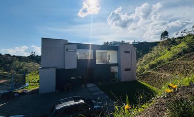 Venta de casa campestre en San Vicente Ferrer Vereda Chaparral, sector El Milagro