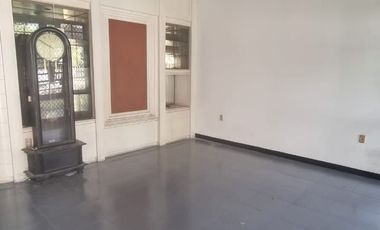 Jual Rumah mewah & rapi  full furnished pinggir pantai di Ancol Timur