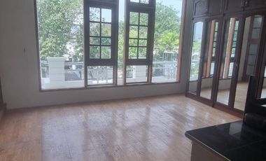 Jual Rumah mewah & rapi  full furnished pinggir pantai di Ancol Timur