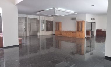 Jual Rumah mewah & rapi  full furnished pinggir pantai di Ancol Timur