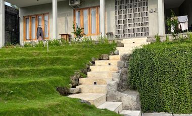 Dijual kos exclusive di sorowajan yogya full furnished sudah ada anak kos nya .. taman luas, kamar mandi dalam