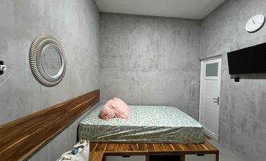 Dijual kos exclusive di sorowajan yogya full furnished sudah ada anak kos nya .. taman luas, kamar mandi dalam