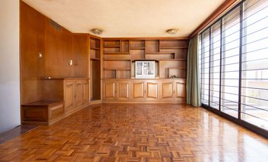 CASA EN ESQUINA, CON JARDIN, COLONIA LA PAZ